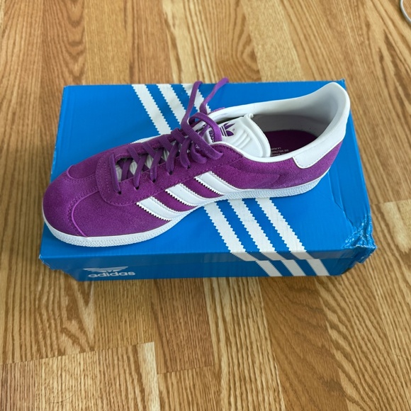 NIB Adidas Gazelle - Picture 2 of 5